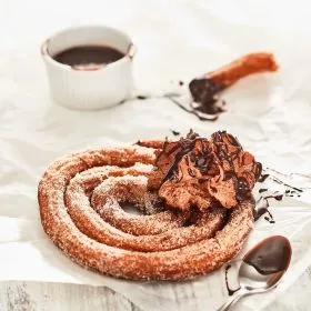 CHURROS MIT SCHOKOLADEN-ZIMT MOUSSE