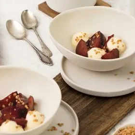 ZABAGLIONE MIT AMARENA-PFLAUMEN