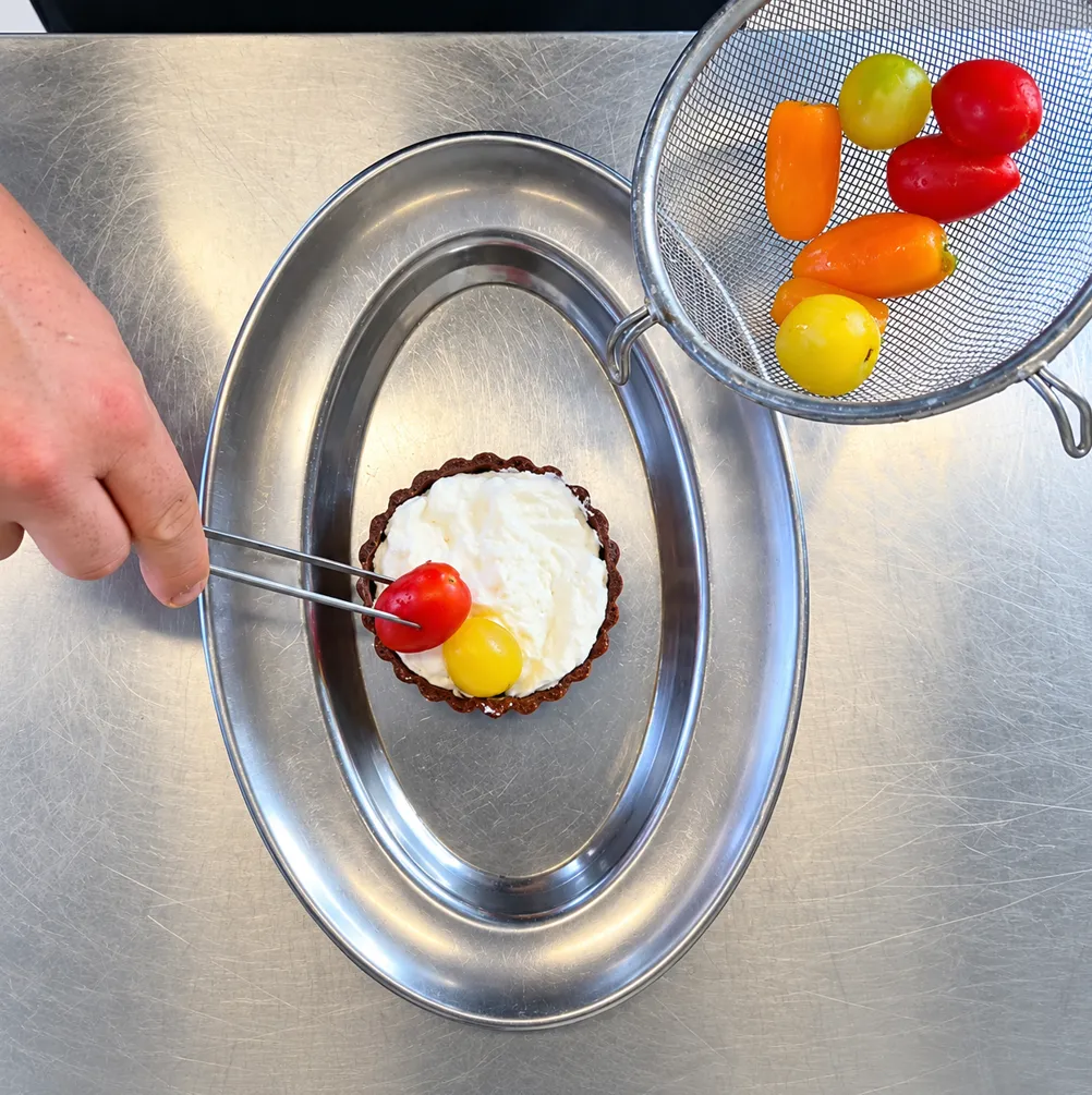 Le chocolat, la tomate et la Stracciatella di Burrata – une association surprenante qui éveille la curiosité.