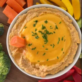 GERÖSTETER KAROTTEN-HUMMUS MIT KAROTTEN-INGWER-ESPUMA