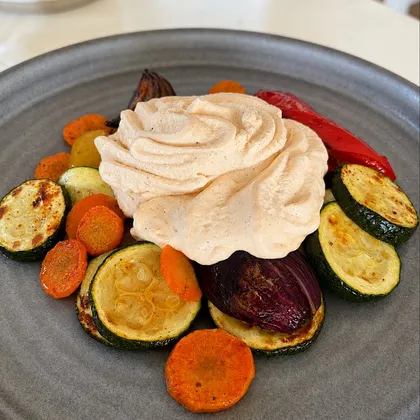 RÖSTGEMÜSE MIT PAPRIKA-ESPUMA