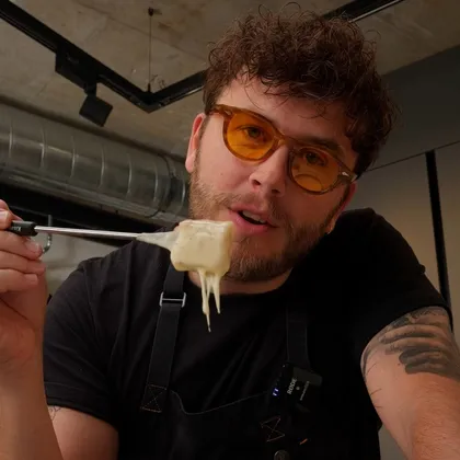 MOITIÉ-MOITIÉ KÄSEFONDUE MIT SCHWARZEM TRÜFFEL