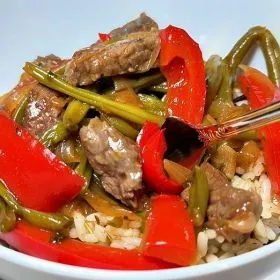 BEEF AND VEGETABLES FROM THE WOK