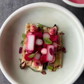 GRILLED ASPARAGUS WITH BEETROOT ESPUMA