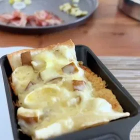 RACLETTE TART FLAMBÉE