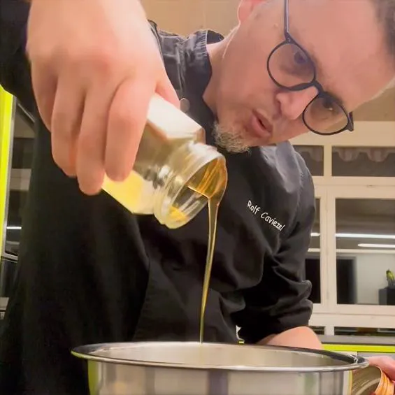 Espuma au miel et chips de Sbrinz