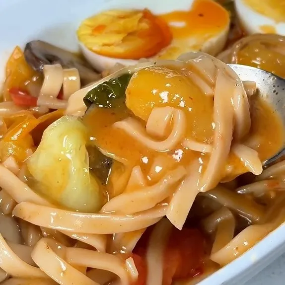 Curry-Ramen aus dem Wok