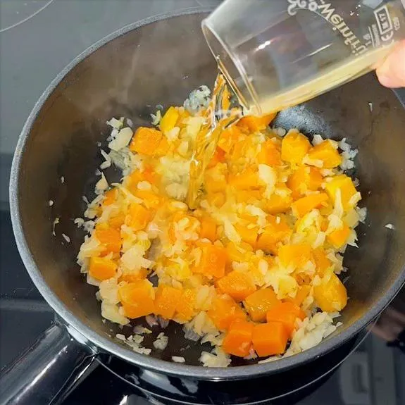 Käsefondue mit Kürbis - Ein cremiges Fondueerlebnis für die Sinne!