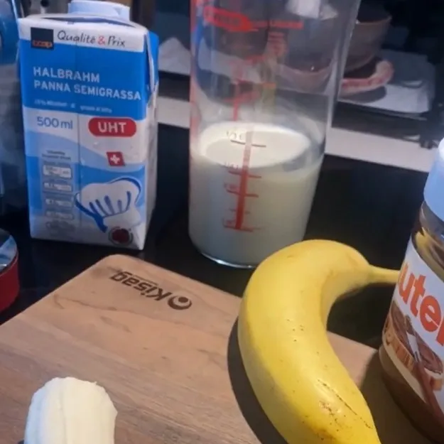 Süsse Sünde im Glas: Luftiges Bananen-Mousse trifft cremiges Nutella-Glück