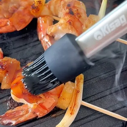 GRILLSPIESSE MIT CREVETTEN, ANANAS UND TERIYAKI-SAUCE