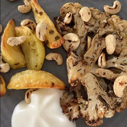 VEGAN GARLIC SAUCE WITH CAULIFLOWER STEAKS