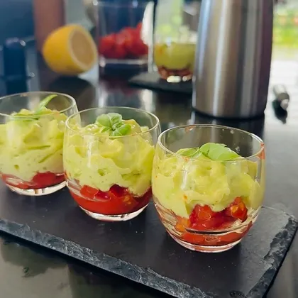 ESPUMA D'AVOCAT AUX TOMATES