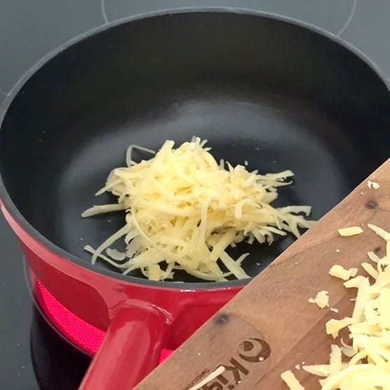 Fondue d’automne : crémeuse, savoureuse, aux champignons et au lard