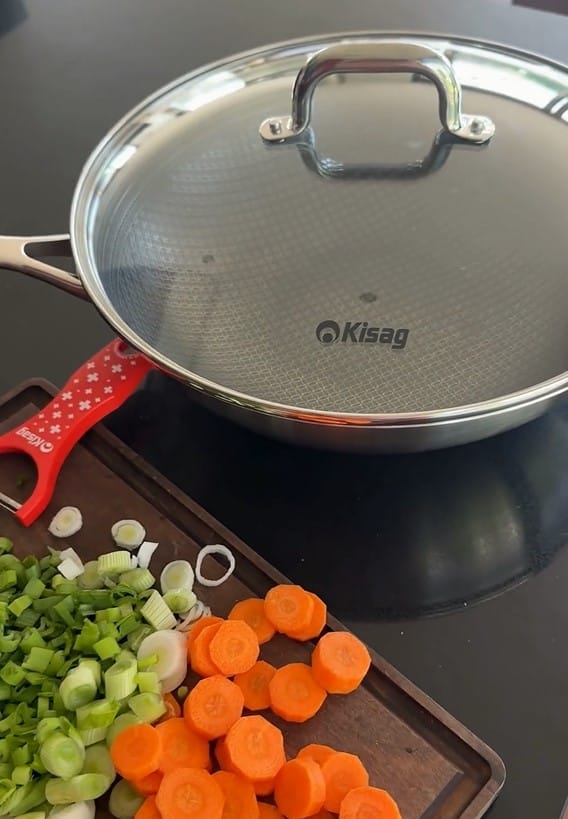 Asian delight at home: cooking Bami Goreng with the KYOTO wok from Kisag