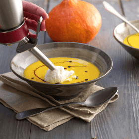 KÜRBISSCHAUM-SUPPE